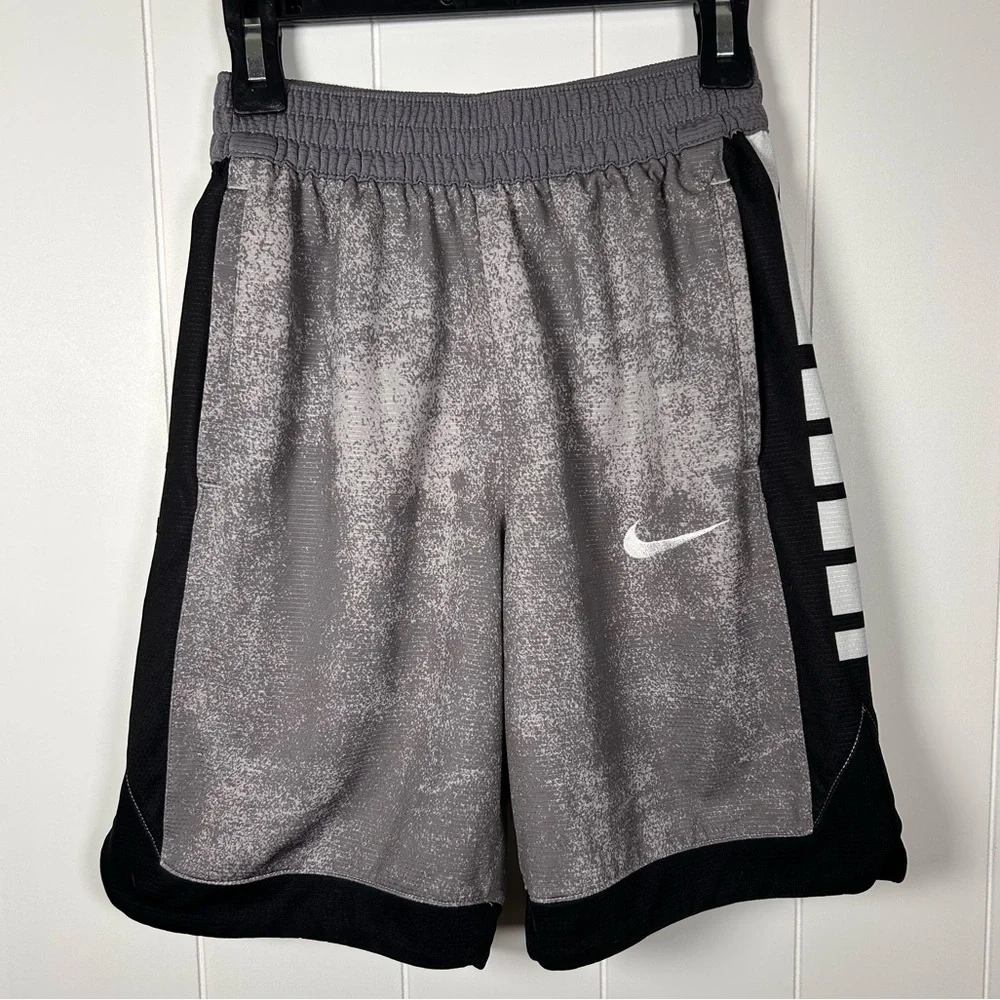 Nike Dri-Fit Boys Basketball Shorts Size Youth Medium